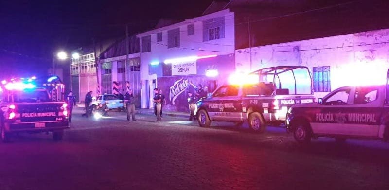 Guardia termina con cuatro balazos en un bar de Puebla