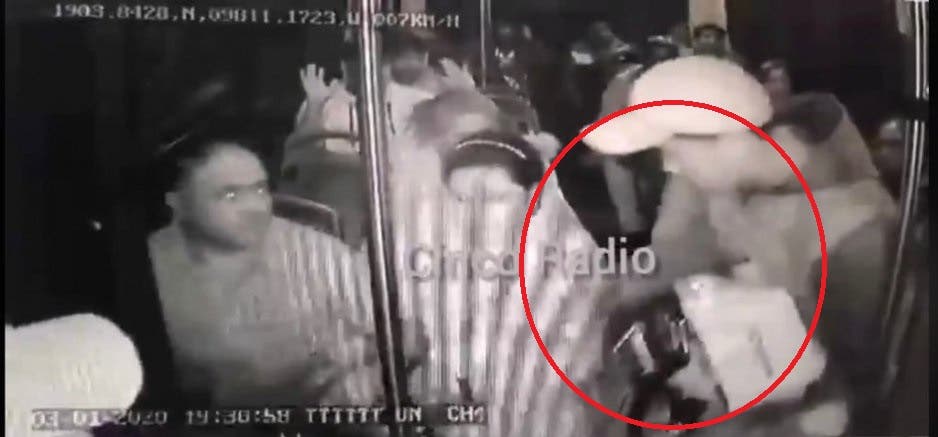 Video: Así asaltaron a pasajeros del Ruta 21 frente a Parque Puebla