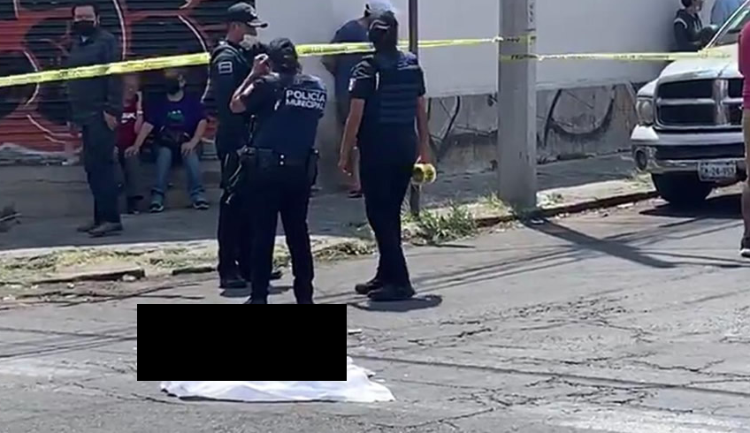 Abuelita de 80 años en cuarentena sale por el mandado y muere atropellada por el transporte  público en Puebla