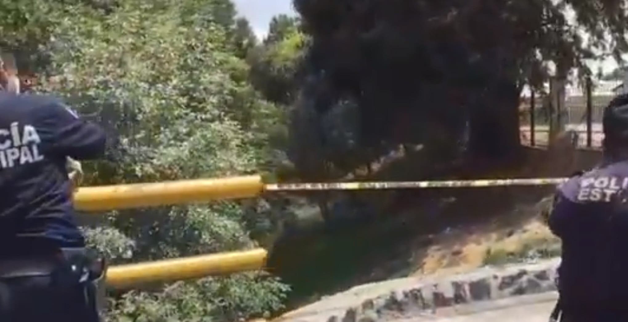 Reporte Video: Sujeto se quita la vida colgándose de un árbol junto a la prepa Calderón de la BUAP