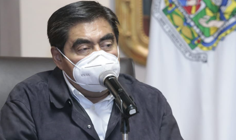 Barbosa analiza “medidas rigurosas” por posible rebrote en Puebla