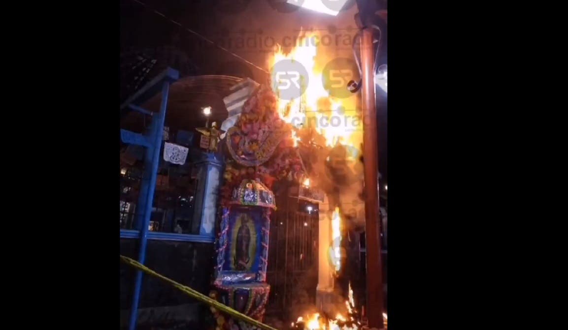 Le cae un cohetón e incendia templo y santo de Zacatepec