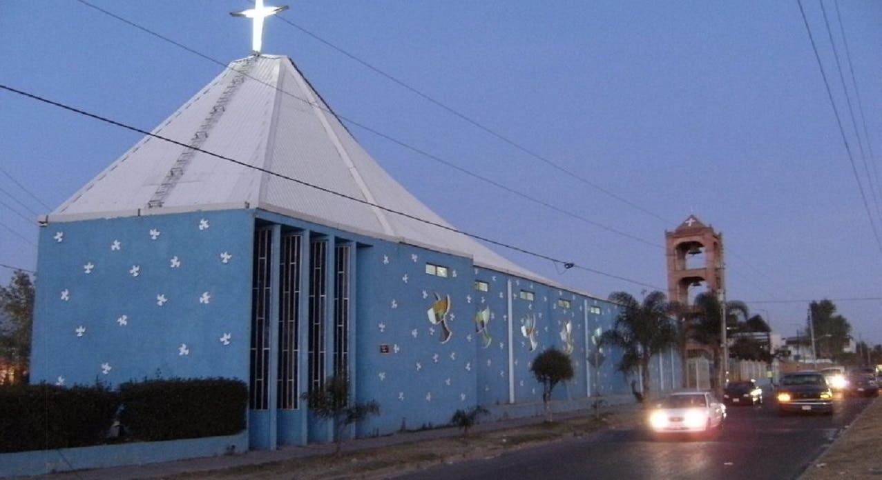#AlMinuto Iglesia poblana emite decreto para cierre de templos, misas serán por redes