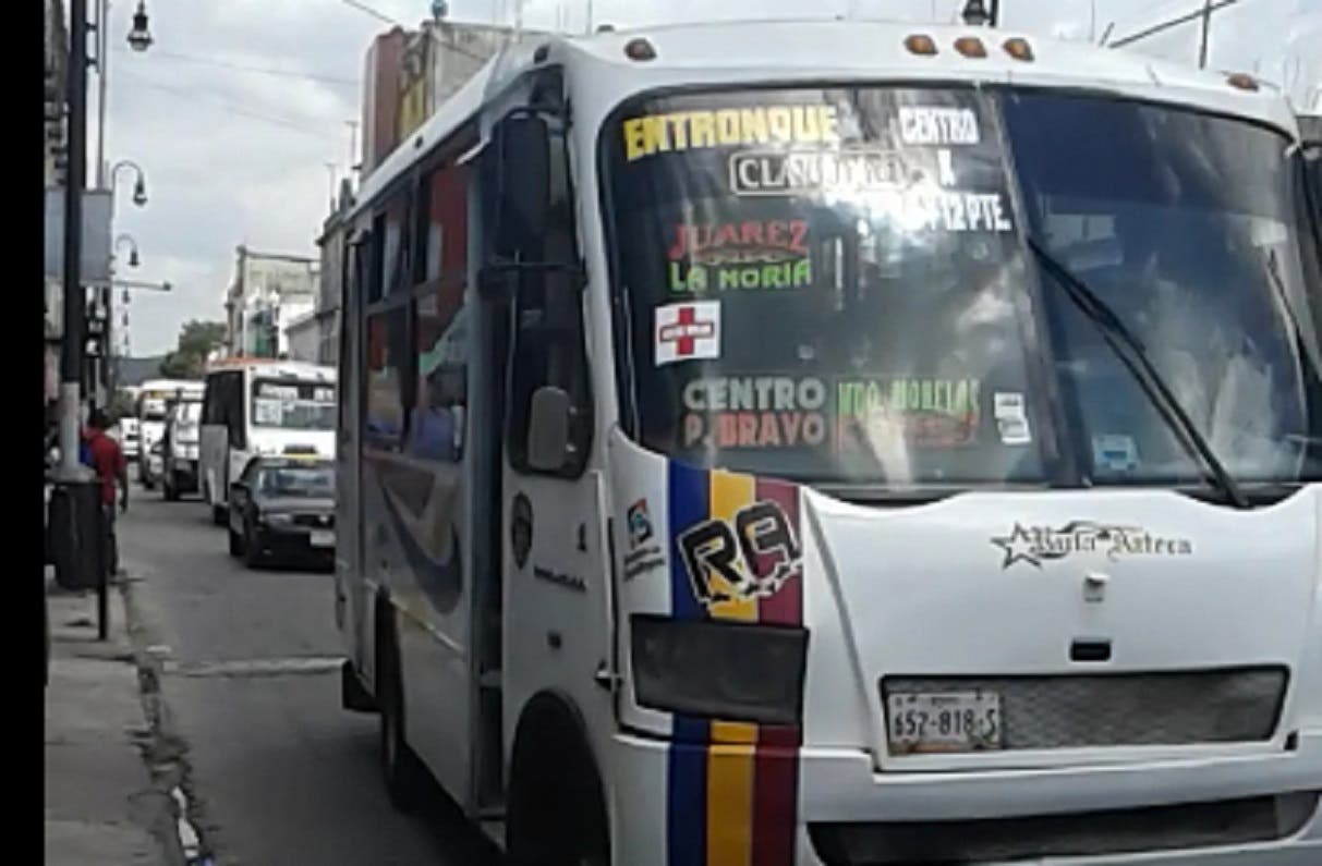 #AlMinuto Sujetos armados asaltan a pasajeros de la Ruta Azteca en la 25 poniente