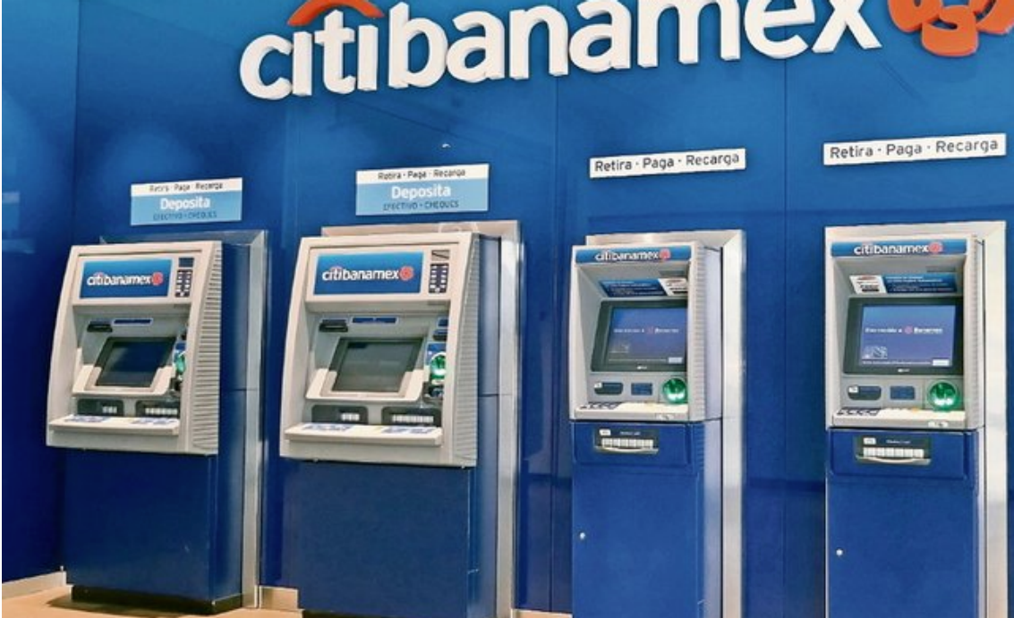 VIDEO Cuentahabiente de Banamex denuncia que el cajero le robó 10 mil pesos