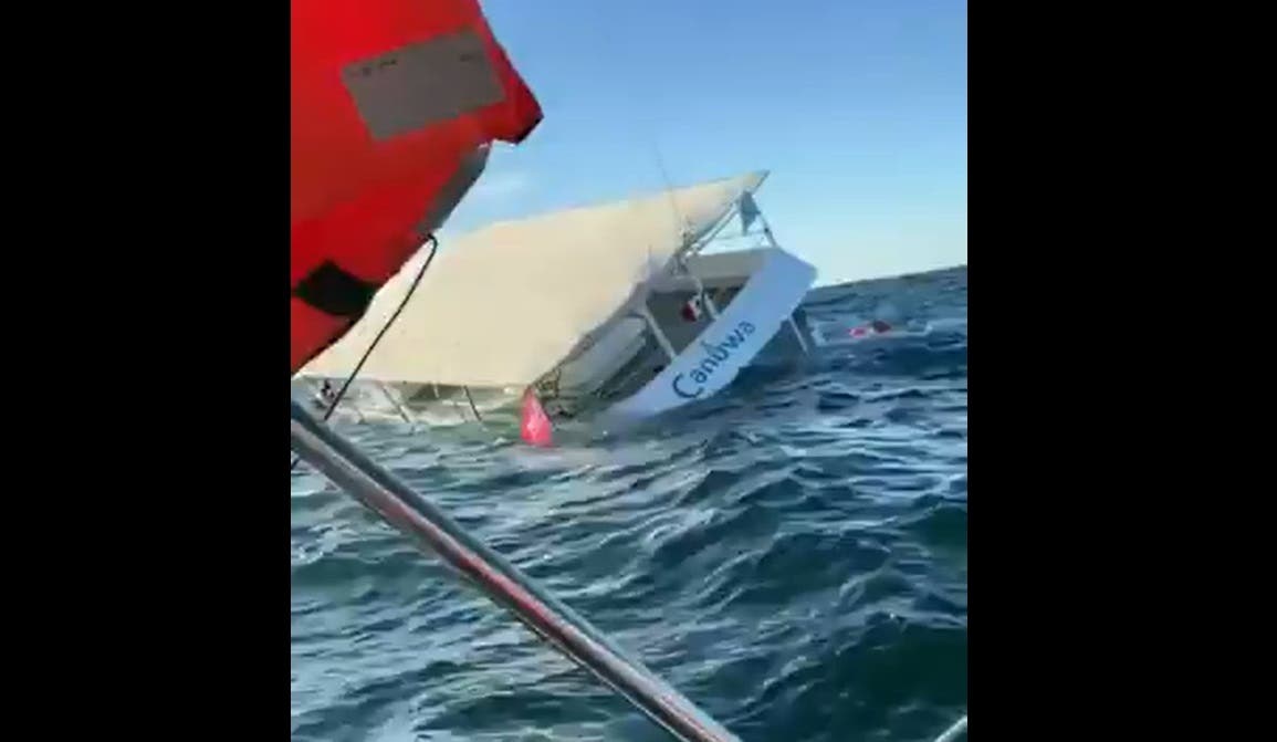 VIRAL VIDEO: Se hunde barco lleno de turistas que celebraban el Año Nuevo en Puerto Vallarta