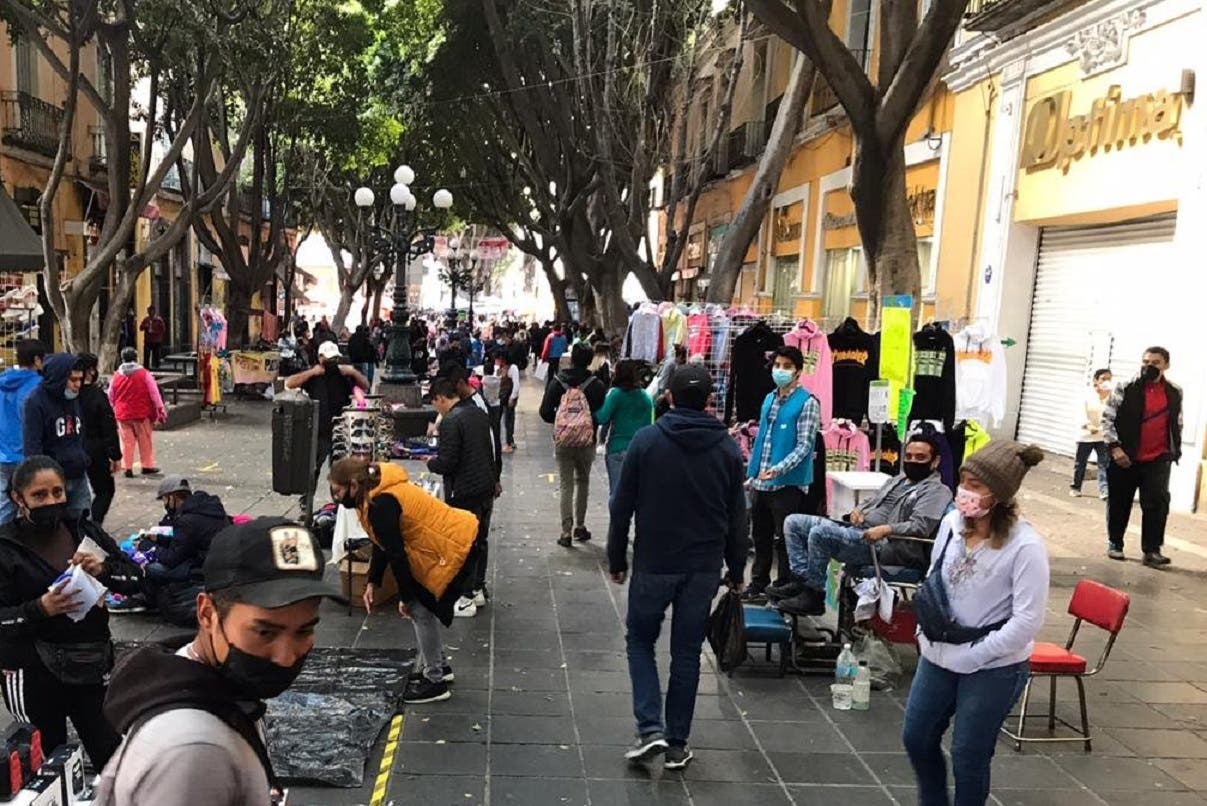 Pese a riesgo máximo y hospitales saturados, Puebla mantiene semáforo NARANJA