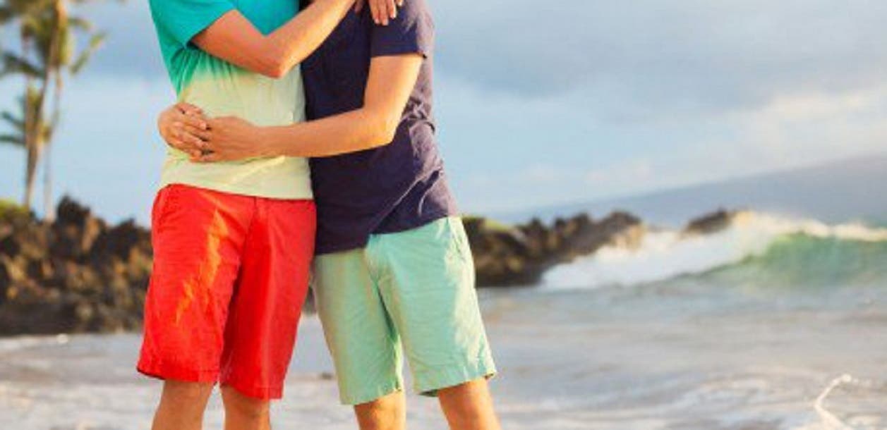 ¿Por qué la comunidad gay estadounidense viene a playas mexicanas en pandemia?