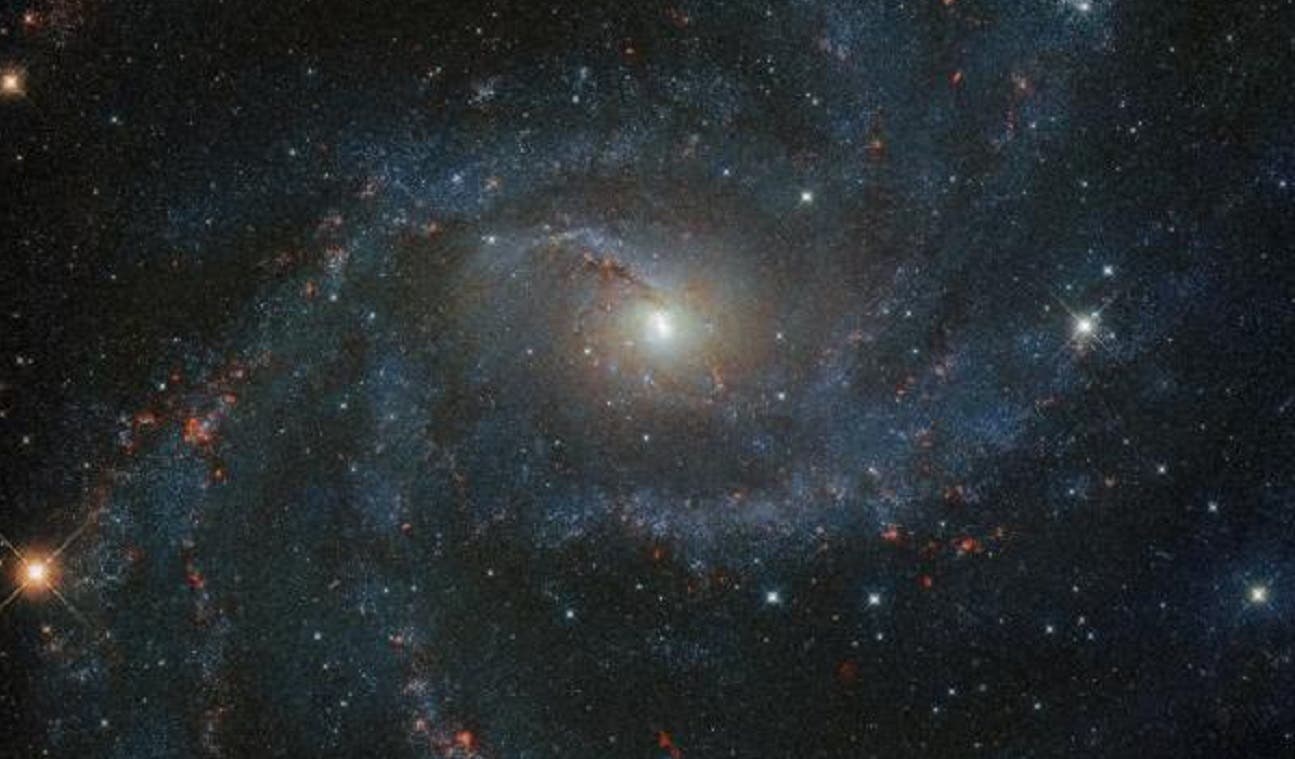 Entérate: NASA comparte fotografía de la galaxia de los “fuegos artificiales