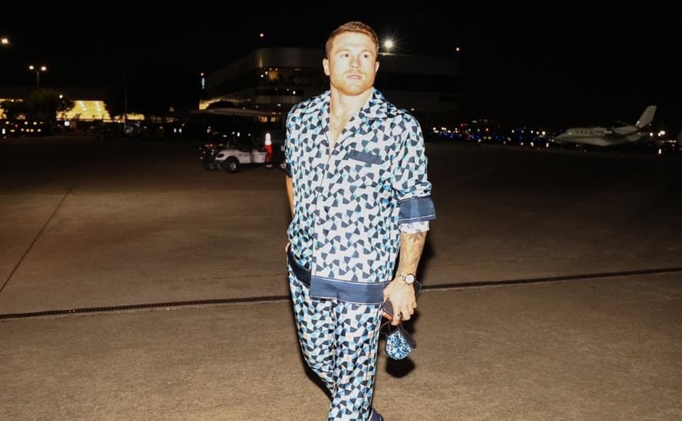VIRAL Canelo Álvarez llega a Texas vistiendo costosa pijama de casi 70 mil pesos de Dolce & Gabbana