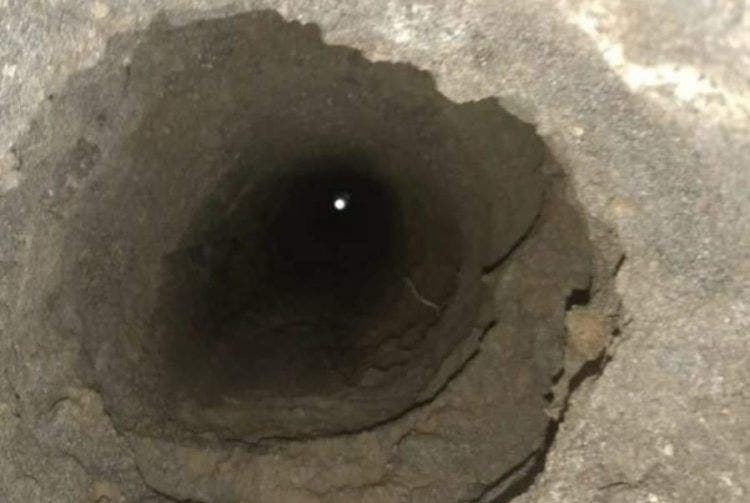 OJO Ahora parecen hoyos profundos cerca del MEGA socavón en Juan C. Bonilla