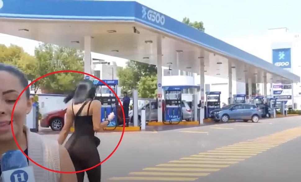 VIDEO ¿Por equivocación? camarógrafo grabó en directo a sensual mujer en transparencias en una gasolinera