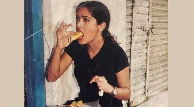 Entérate: Salma Hayek se hace viral comiendo tacos en las calles