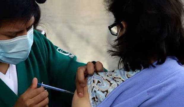 OJO Anuncian logística para la segunda dosis de vacuna COVID de AstraZeneca para poblanos de 50 a 59 años en 31 municipios del estado