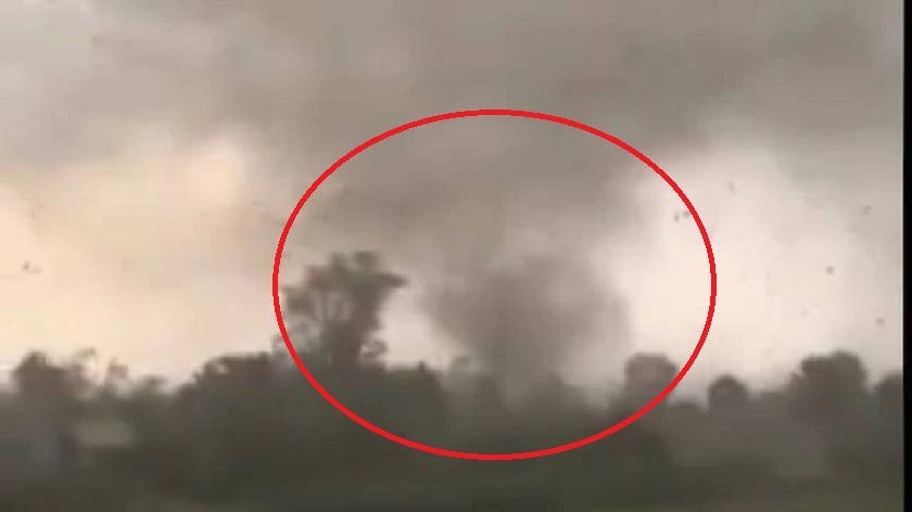 VIDEO Tornado destruye casas en varios poblados