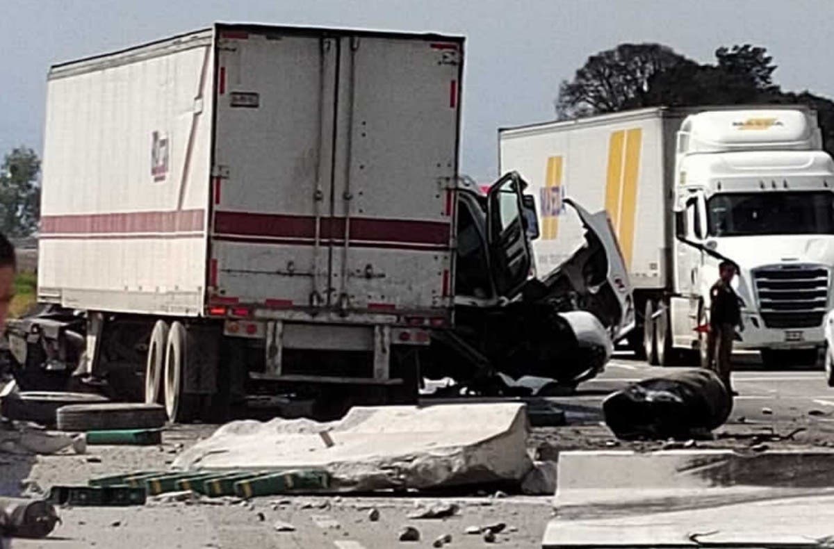 BRUTAL Accidente Tráiler se queda sin frenos y se impacta en la México-Puebla; hay lesionados