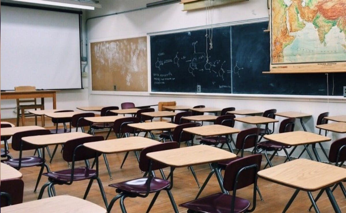 52 escuelas poblanas suspenden clases presenciales por contagios COVID