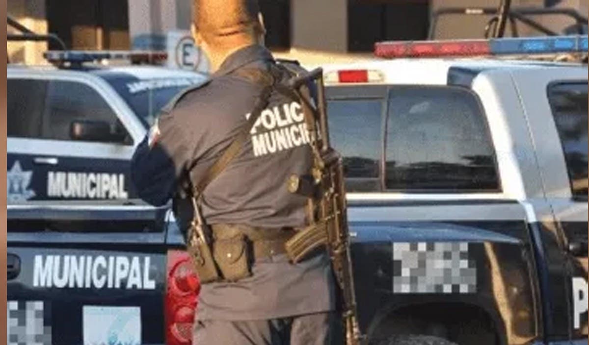 Detienen a policías municipales de Puebla cargados con huachicol
