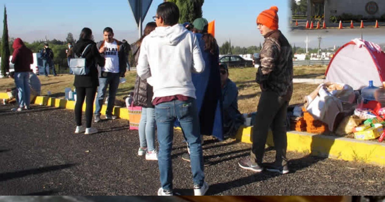 OJO: Alumnos de la UDLAP acamparon afuera del campus para evitar que alguien ingrese, exigen clases presenciales