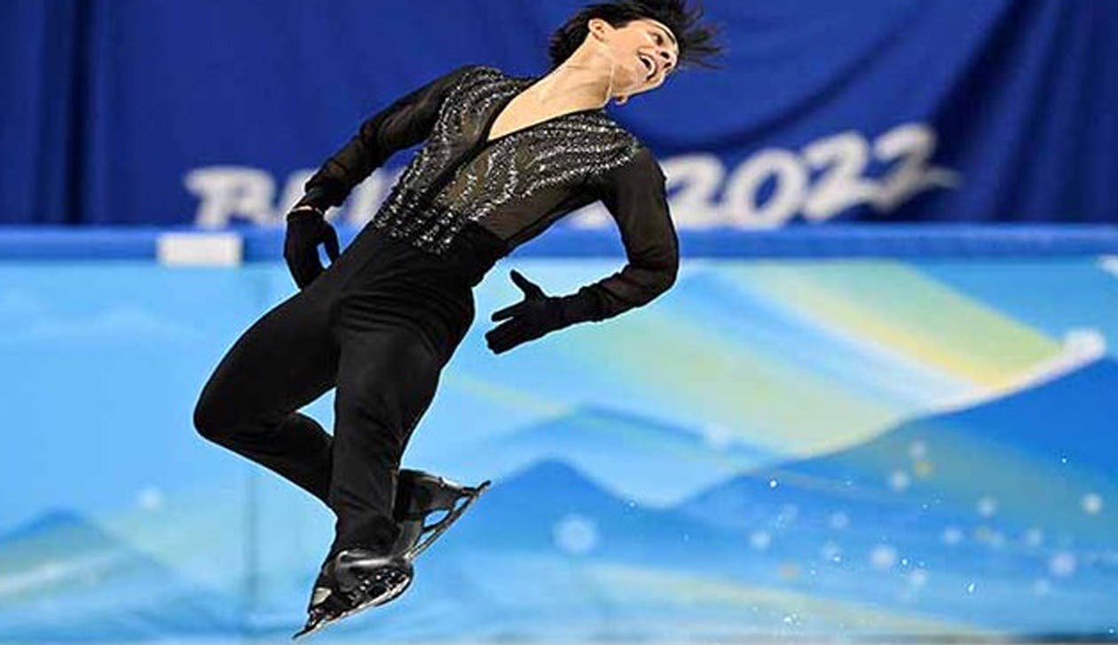 VIDEO Así se cayó el mexicano Donovan Carrillo en la final de patinaje artístico de Beijing 2022