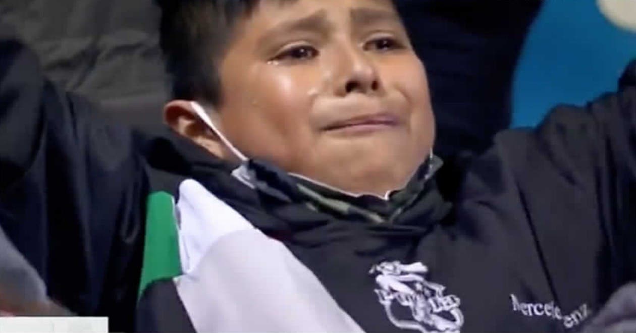 Dylan, el enfranjadito que lloró tras empate del Club Puebla y que le robó el corazón a los poblanos
