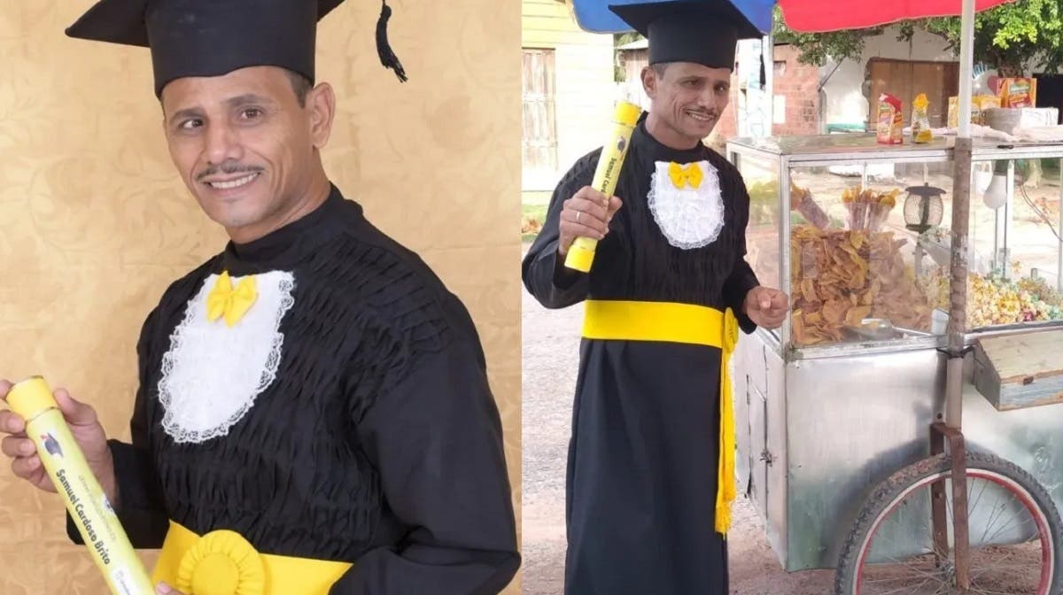 Samuel se gradúa en Letras de universidad con 52 años de edad y vendiendo palomitas