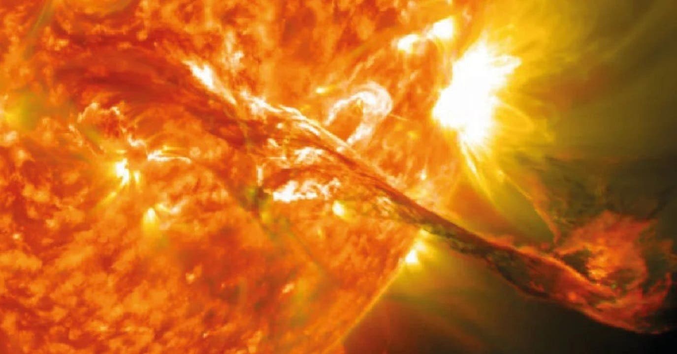 Entérate: “Tormenta solar caníbal” ataca a la Tierra, podría tener consecuencias