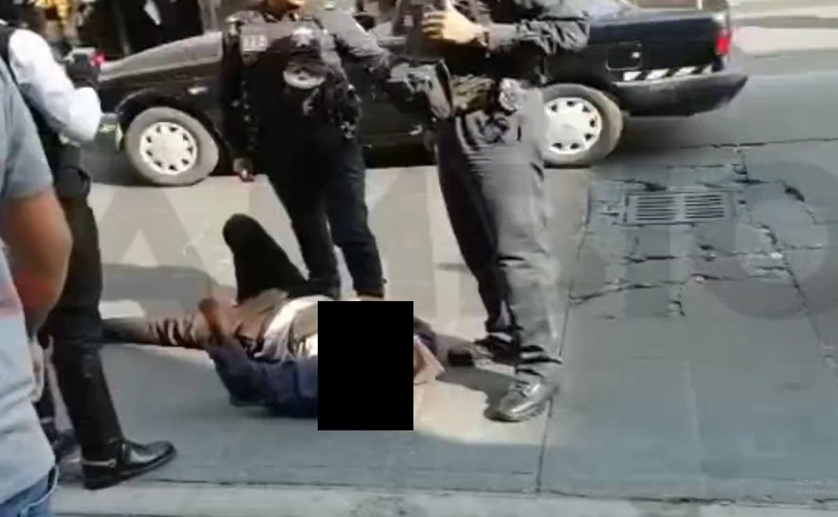 VIDEO Justicieros poblanos golpean a ladrón que intentó asaltar a jovencita en el Centro