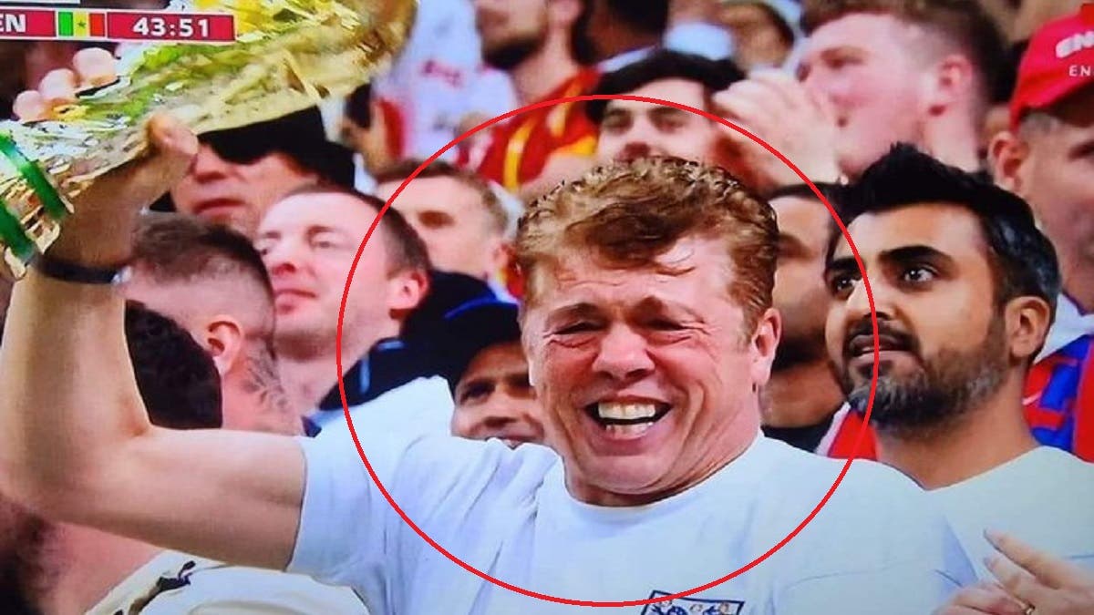 Un gemelo de Chabelo fue visto apoyando al equipo de Inglaterra durante el Mundial de Qatar