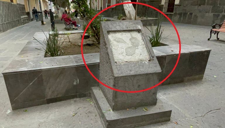 EL COLMO Rateros roban placa de la Plaza John Lennon en el Centro Histórico