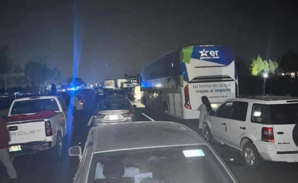 Automovilistas que se quedaron varados en la México-Puebla estuvieron más de siete horas sin comer