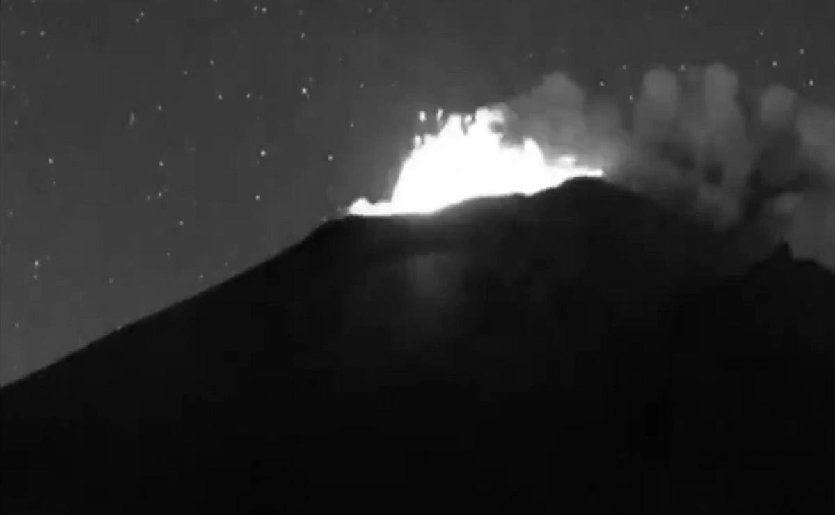 OJO Captan nueva explosión del Popocatépetl esta madrugada