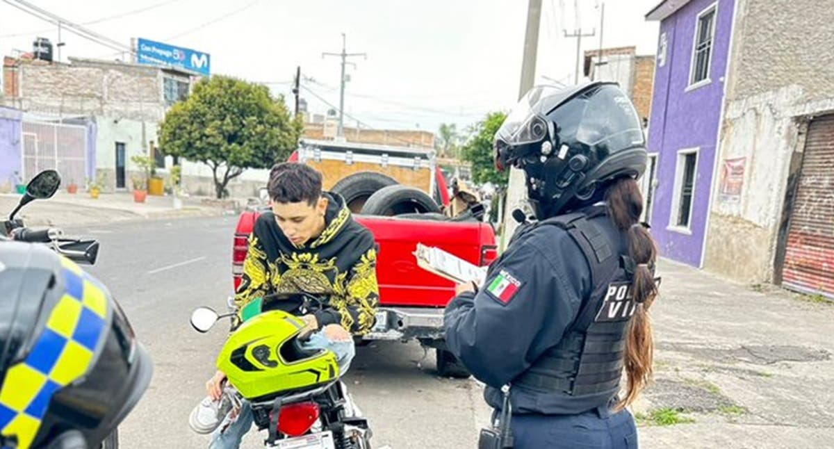 Seducci N Policial La Polic A De Tr Nsito Rompe Internet Con Su Impactante F Sico Puebla En Linea