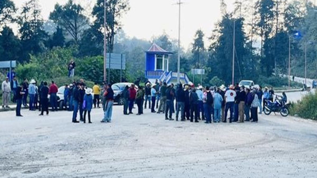 ¡Alerta en Zacapoaxtla! Habitantes bloquean nuevamente la carretera Zacapoaxtla-La Cumbre exigiendo revisión urgente
