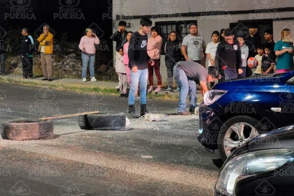 ¡Vecinos hartos! Bloquean el Boulevard Vicente Suárez por falta de luz en la Colonia Ignacio Zaragoza