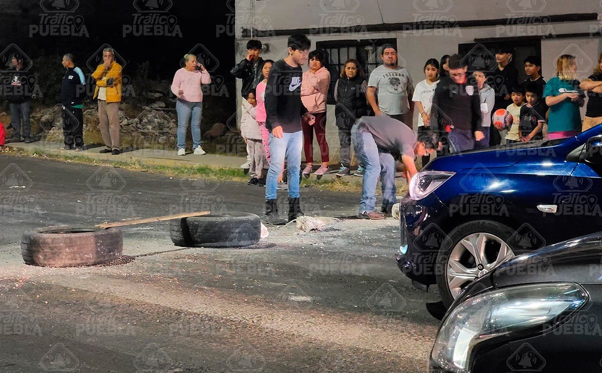 ¡Vecinos hartos! Bloquean el Boulevard Vicente Suárez por falta de luz en la Colonia Ignacio Zaragoza