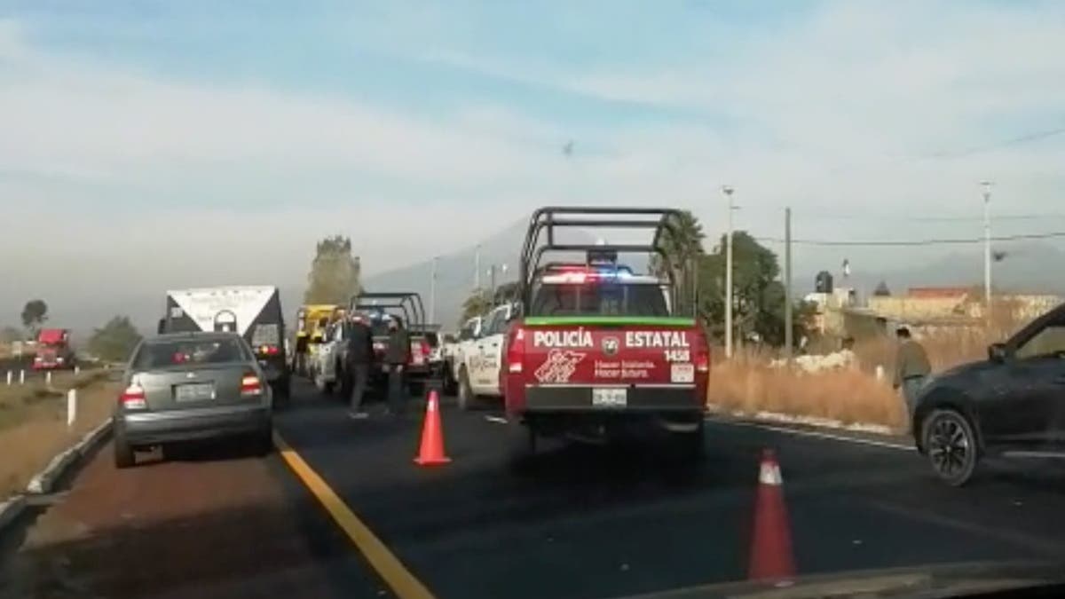 ¡Alerta! Asaltantes usan su propia terminal bancaria para vaciar cuentas en plena autopista Puebla-Atlixco