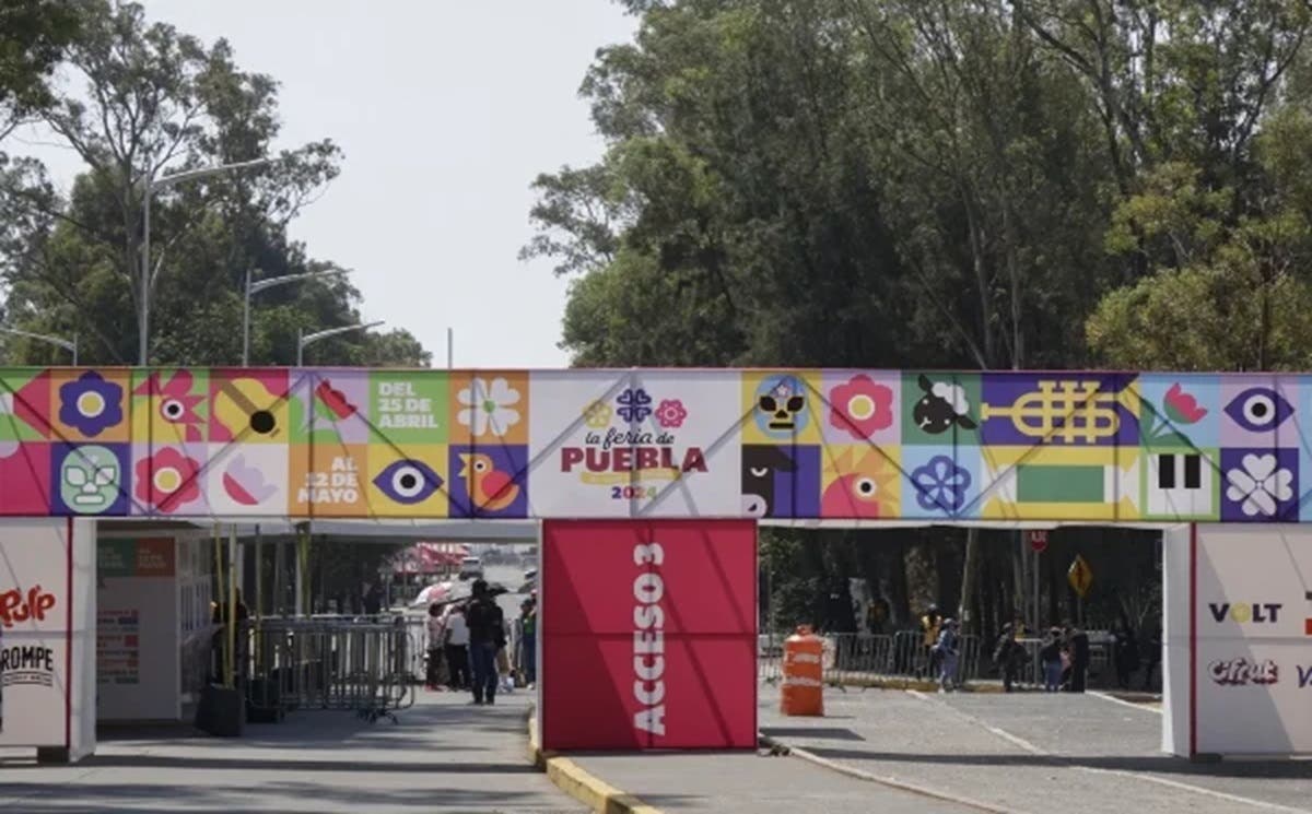Escándalo en la Feria de Puebla 2024: Franeleros imponen tarifas exorbitantes de hasta 500 pesos por estacionamiento