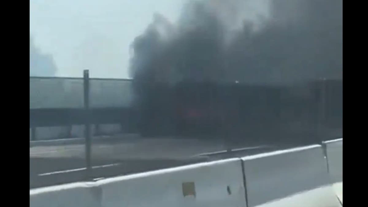 ¡Tragedia en la autopista! Conductor envuelto en llamas tras incendio dentro de su camioneta en la Puebla-Orizaba (VIDEO impactante)