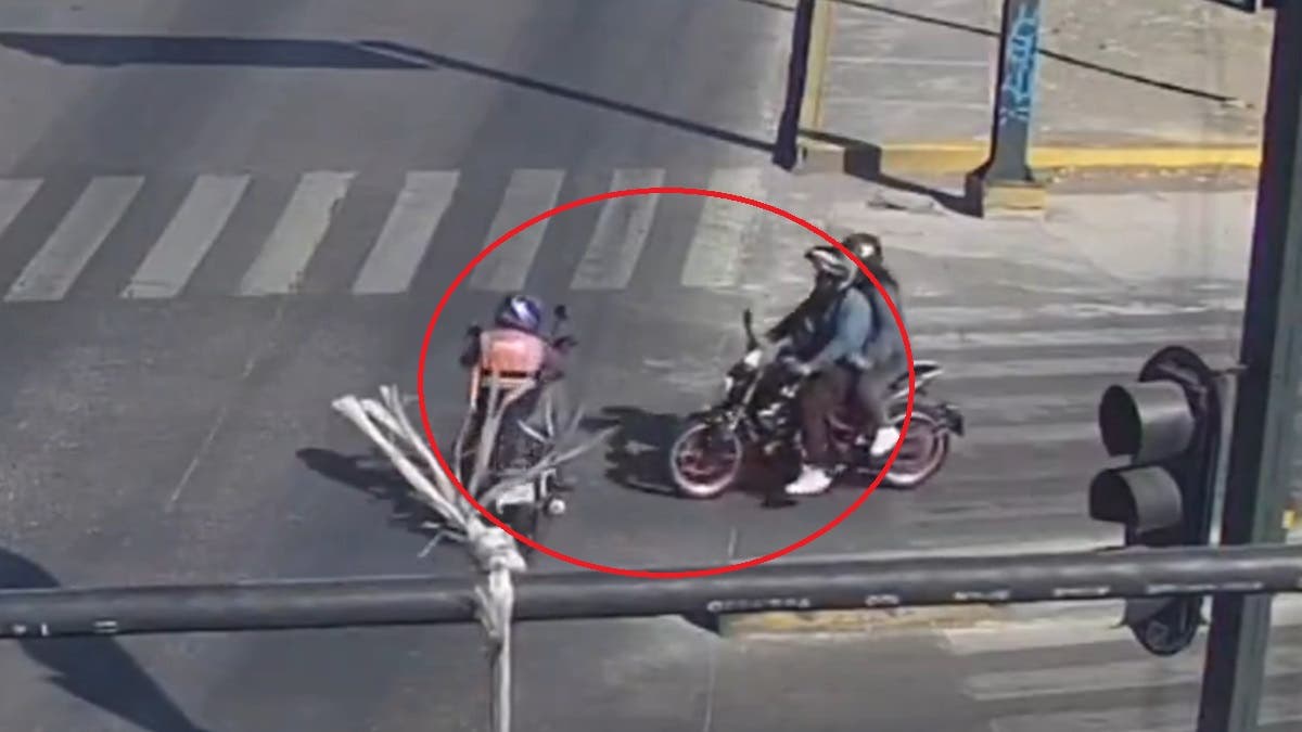 Captan brutal choque entre dos motociclistas poblanos en bulevar 18 de Noviembre ¿quién tuvo la culpa?