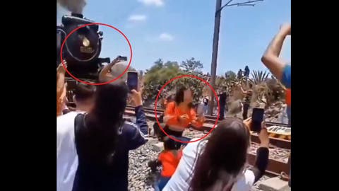 Tragedia: Mujer muere al intentar selfie con tren Empress 2816