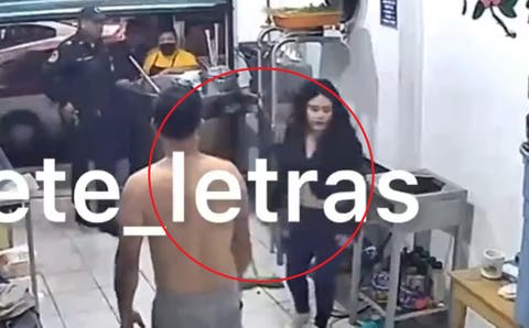 Drama: Mujer Apuñala a su Esposo Frente a Policías en una taquería