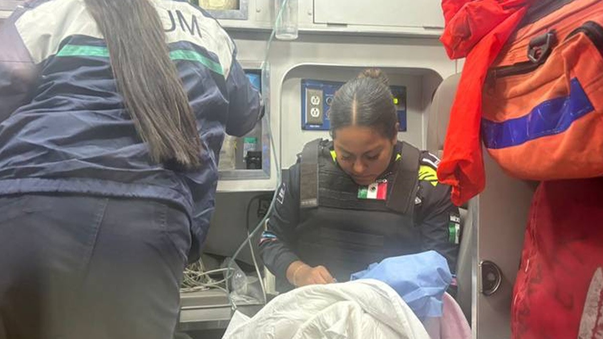 Policía Auxilia a Mujer en Parto en Plena Vía Pública en Puebla