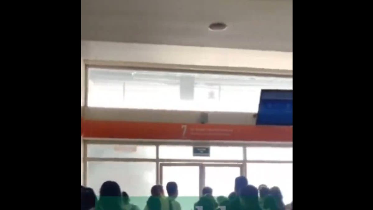 ¡Susto en la CAPU! Pasajeros evacuados cuando autobús de AU comienza a incendiarse