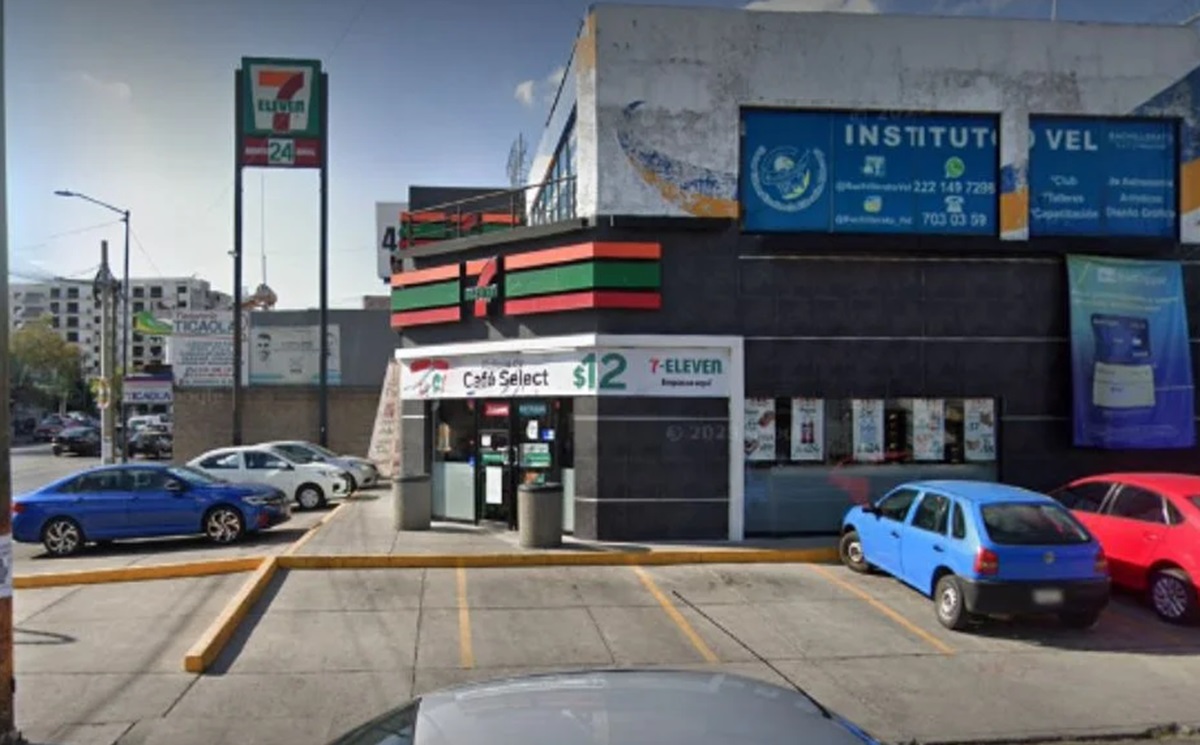 Delincuencia imparable en Puebla! A punta de pistola asaltan Seven Eleven en Chulavista