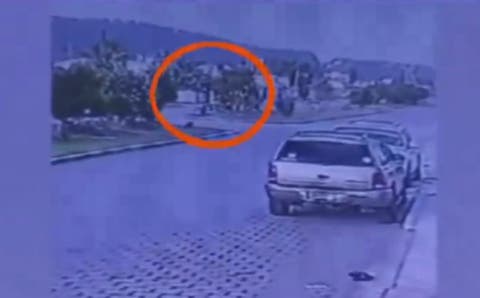 Filtran VIDEO de Taxista abandonando a dos poblanos ebrios en Casa Blanca, uno murio de congestión alcohólica