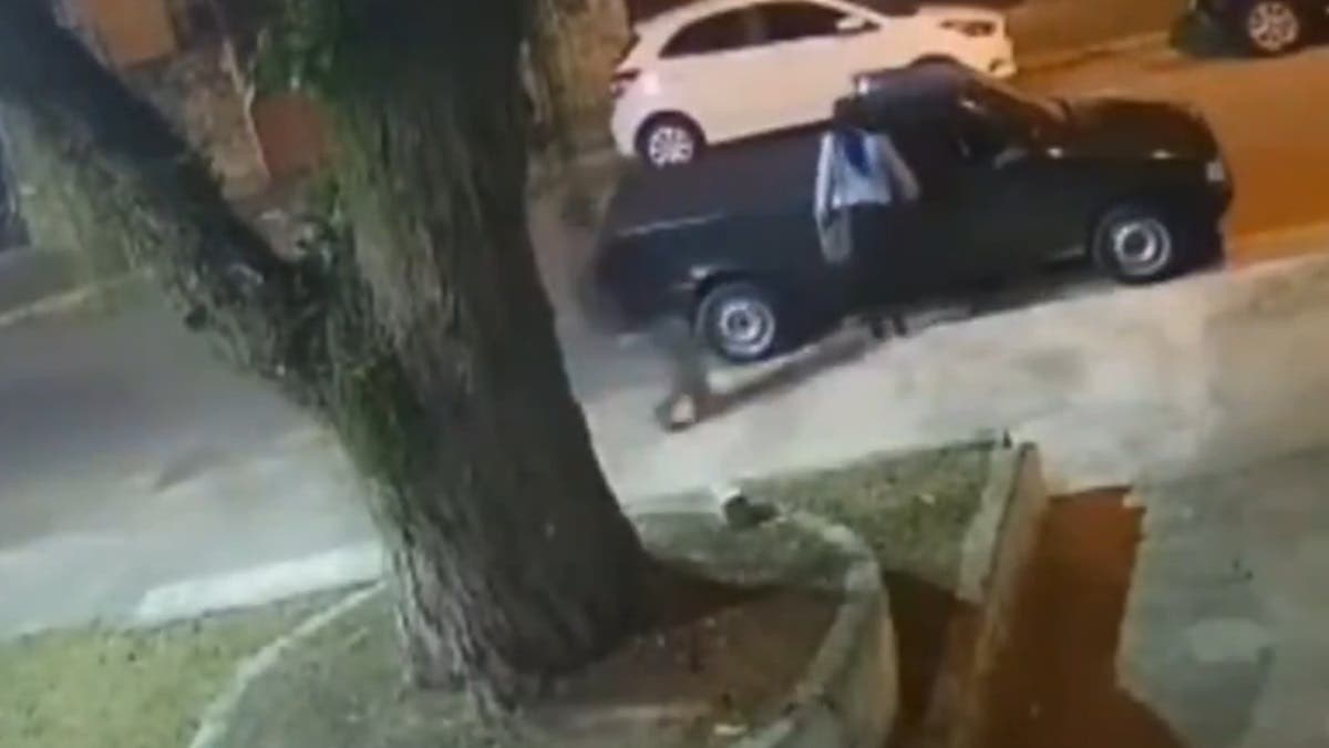 Tragedia en la salida de la escuela: Joven es asesinada por su exnovio frente a su padre