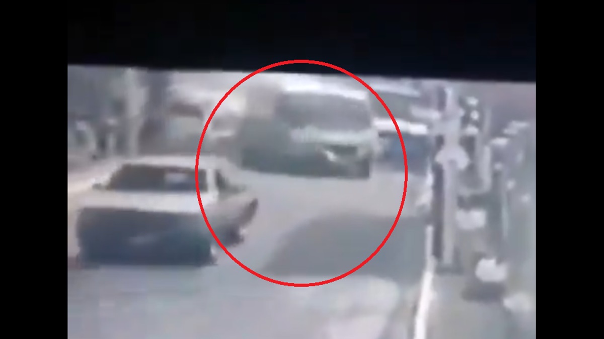 ¡Fatal accidente! Camión embiste a combi y deja dos mujeres sin vida, incluyendo una menor de edad.