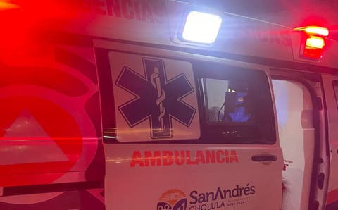 ¡Increíble! Abandonan auto en llamas en San Mateo Tlaixpan: vecinos alarmados por el incendio