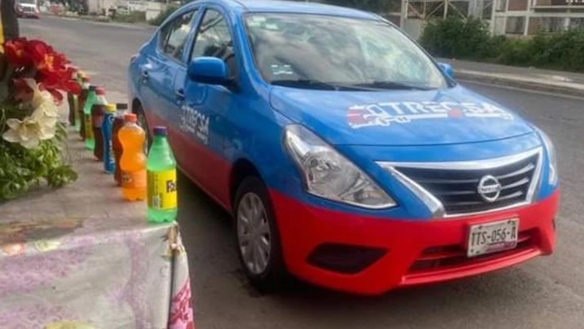 Balean vehículo de la empresa Trecsa en la carretera México-Puebla, cerca de Texmelucan